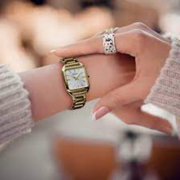 Seiko Gold Tone Watch Square Case Design - Picture 1 of 6